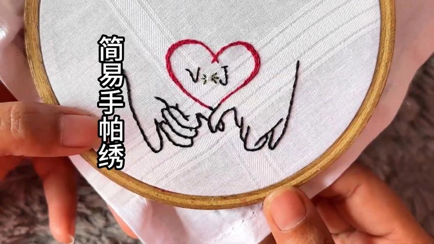 男女手比心图片缩略图