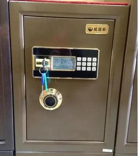 保险柜钥匙孔被塞了东西缩略图