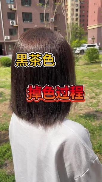 头发褪色后时间久了会变成什么颜色缩略图